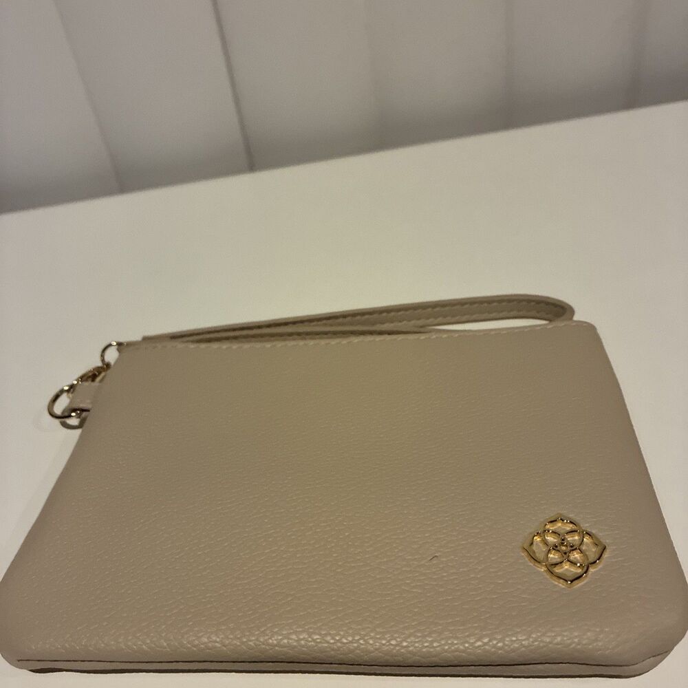 Kendra Scott Leather Wristlet Wallet- Gold Hardware, Great Condition